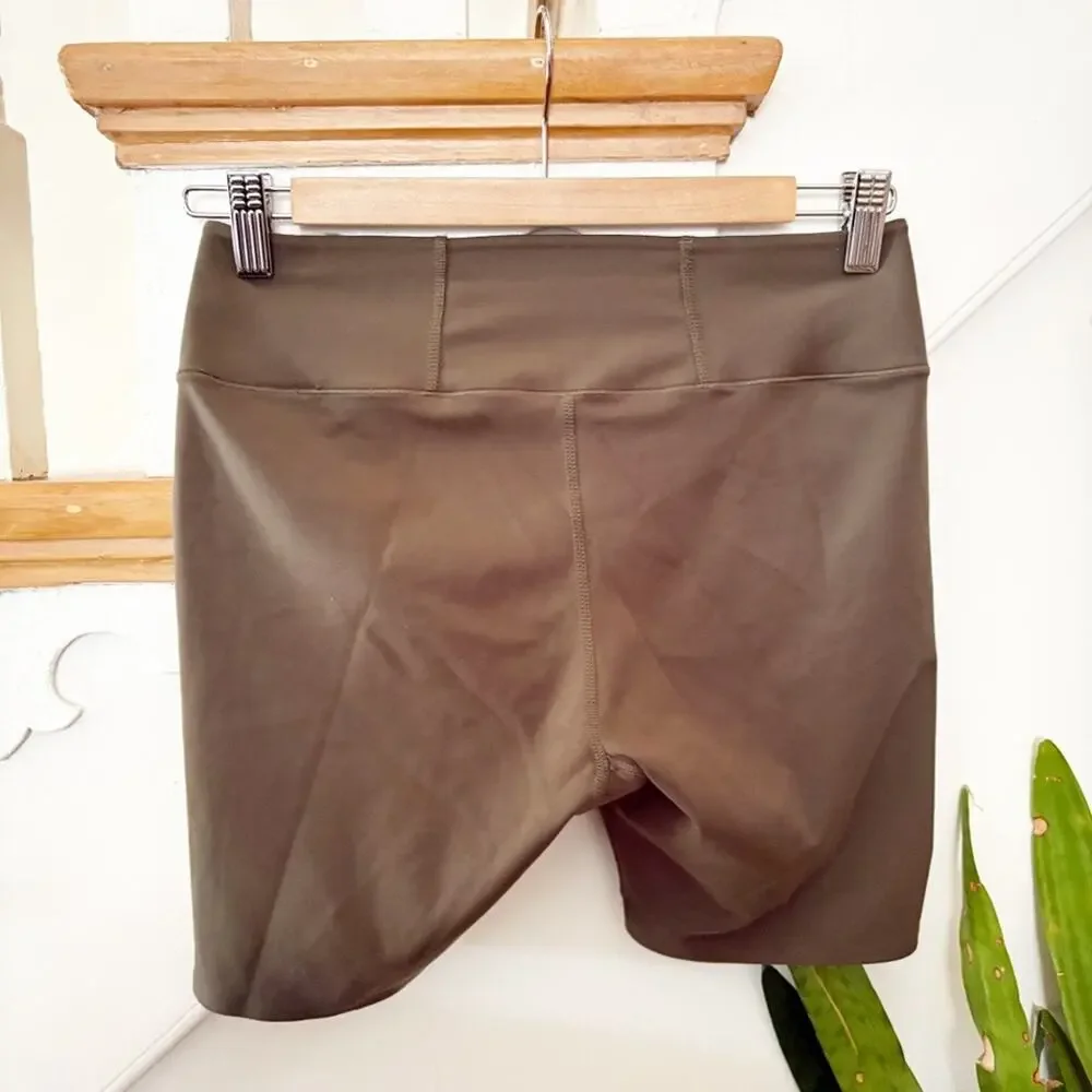 Uniqlo AIRism Ultra Stretch Biker Shorts army green High Rise Activewear Size S